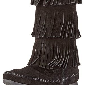 Minnetonka Boots Size 8